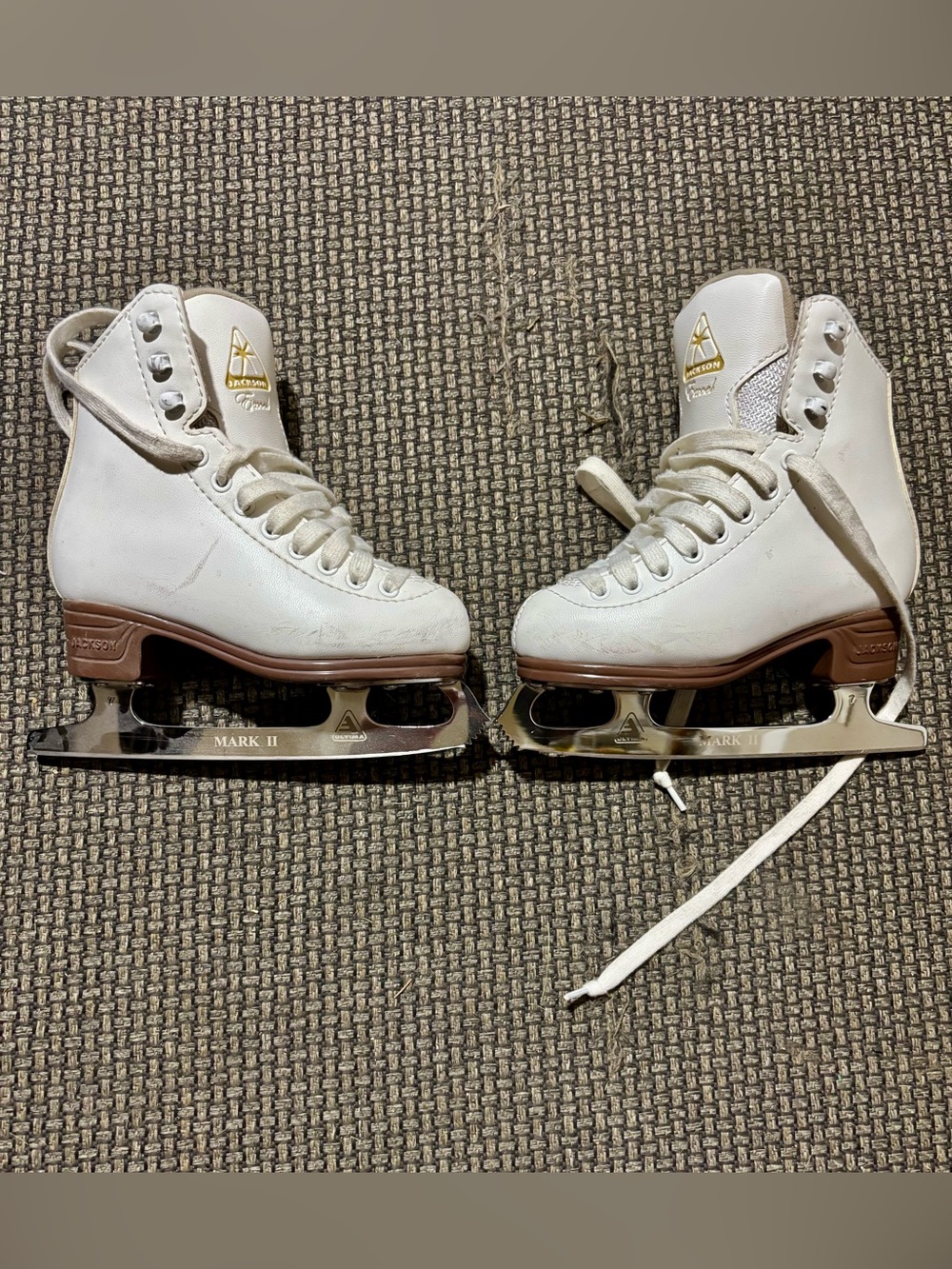 Girl’s JACKSON white figure ice skates